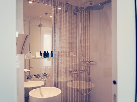 salle-bain-douche-hotel-R-design