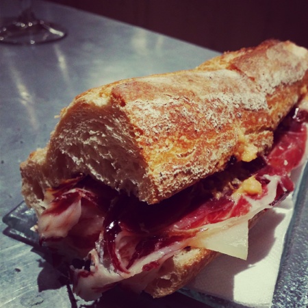 bocadillo-bellota-sandwich-pata-negra-jambon-paris